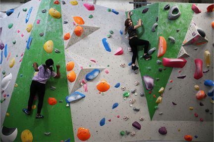 Rock climbing, necklace-making and drawing self-portraits: Islington schoolgirls build confidence at City