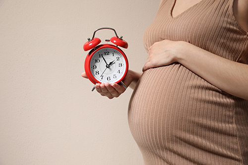 Giving birth outside of working hours in England is safe, suggests study
