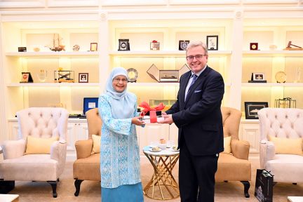 City academics meet with the Chief Justice of Malaysia and host an inaugural alumni event