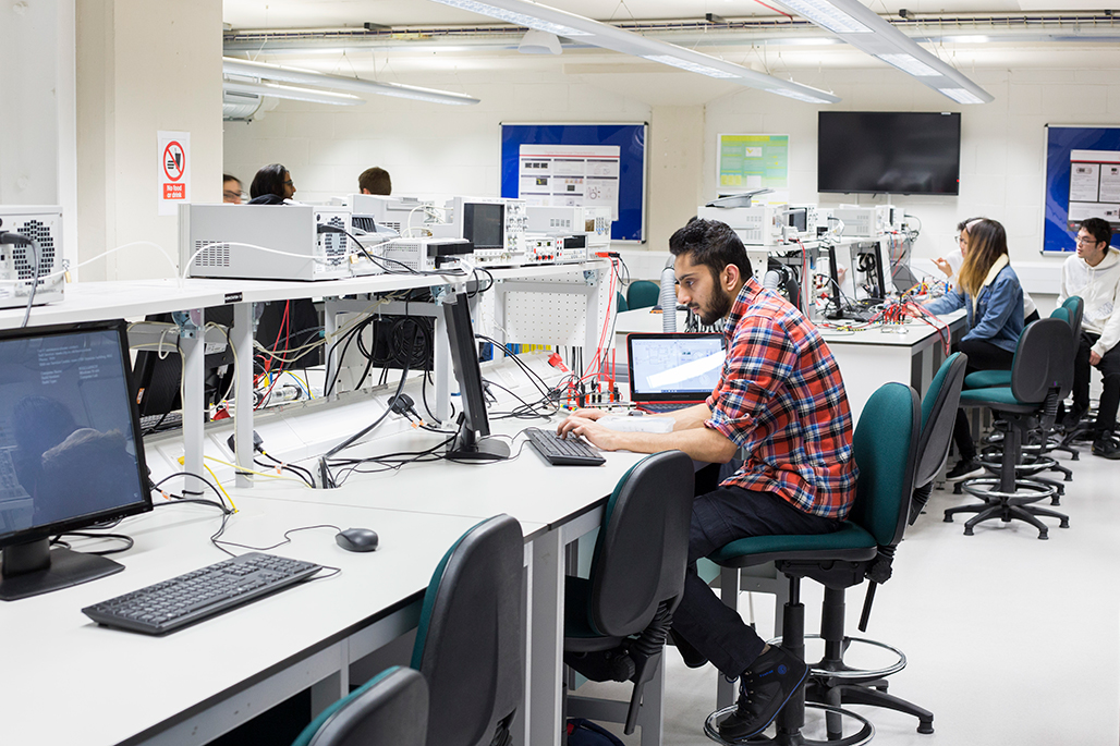 Students using computer room in Finkelstein laboratory